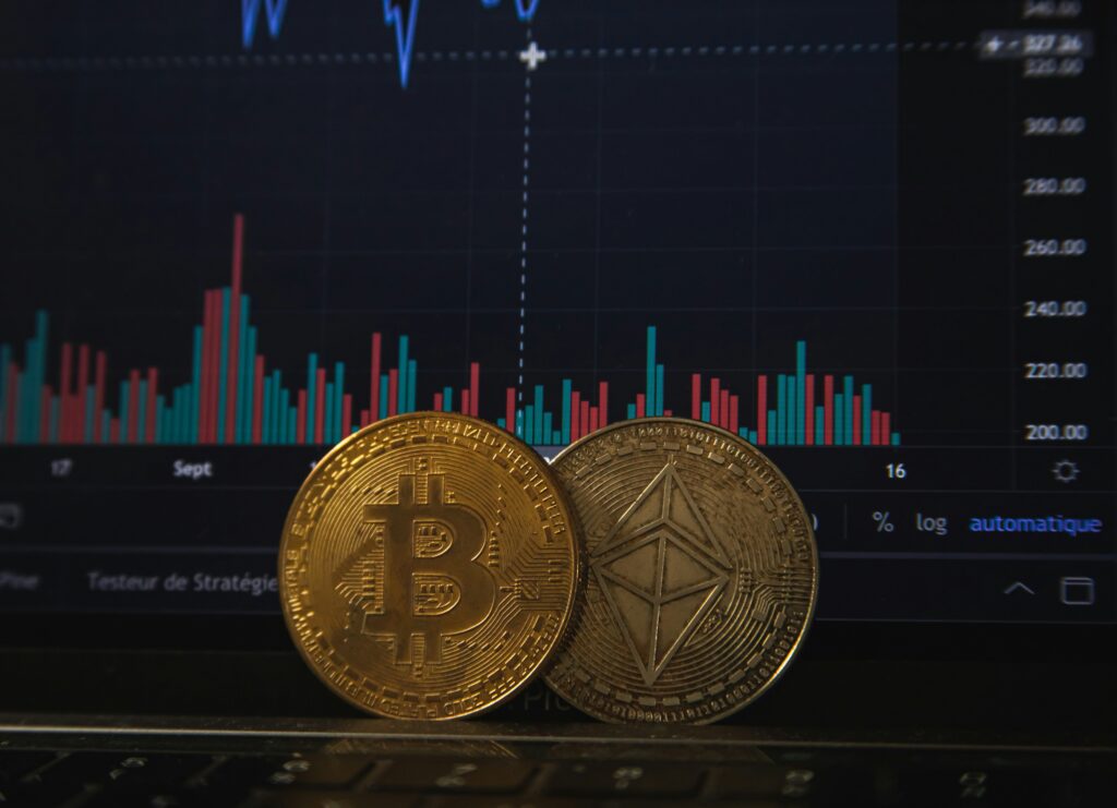 BTC and ETH falling while the Altcoins stable is often a “sign of force,” says the analyst