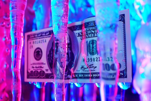 Investor Michael Burry warns that the US economy is showing a historic signal that preceded multi-year bear markets